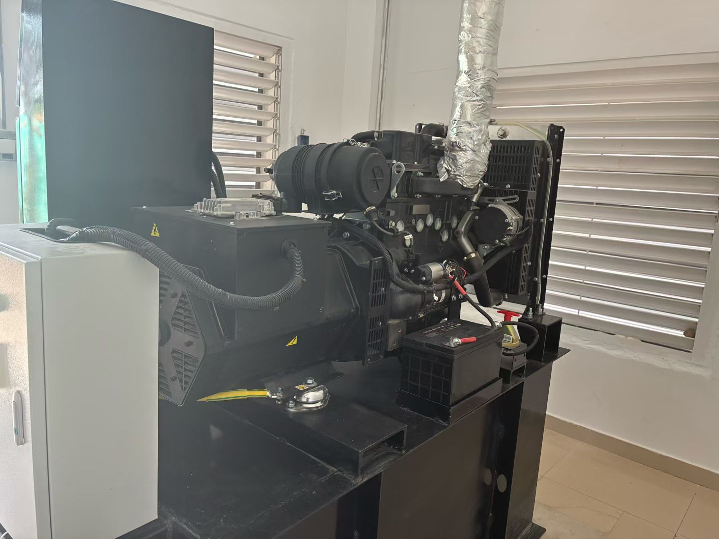 Générateur de gaz de 75 kW par rapport au générateur diesel : comment les installations commerciales devraient comparer les options d'alimentation de secours